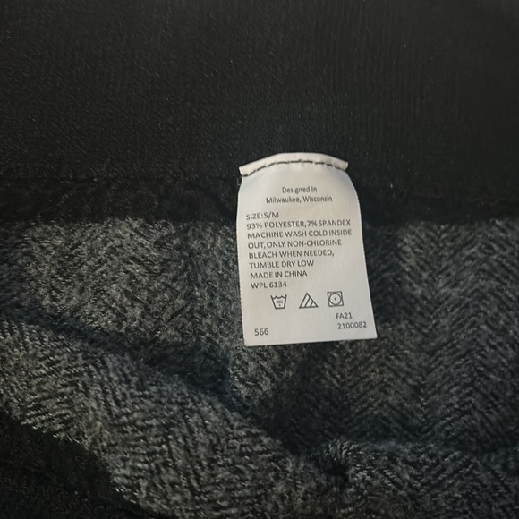 Bundle 3 for $15 Women’s Dark Grey cable knit leggings - Picture 2 of 2